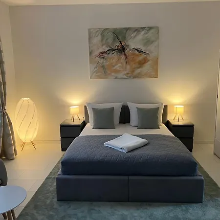Im Zentrum By Interhome * Neuss